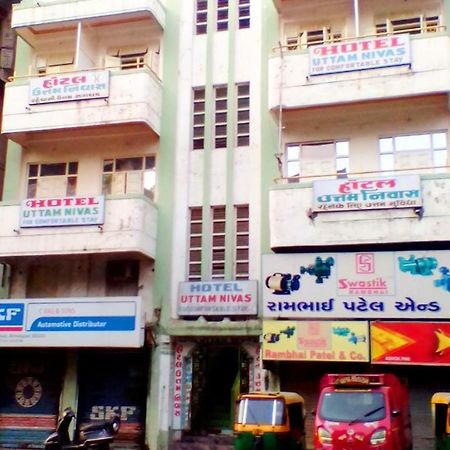 Hotel Uttam Nivas Ахмедабад Экстерьер фото