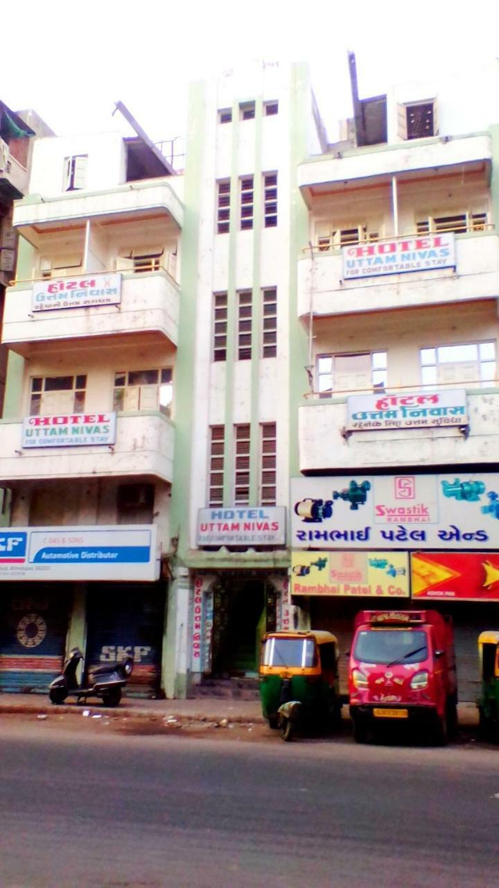 Hotel Uttam Nivas Ахмедабад Экстерьер фото