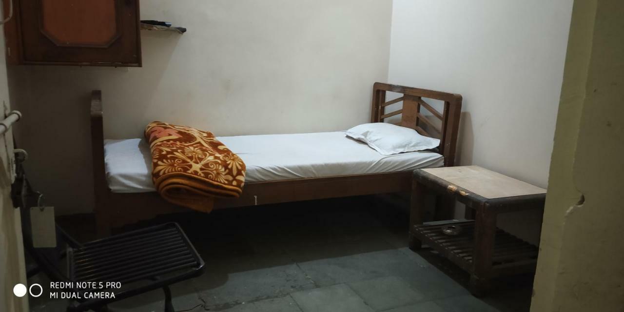 Hotel Uttam Nivas Ахмедабад Экстерьер фото