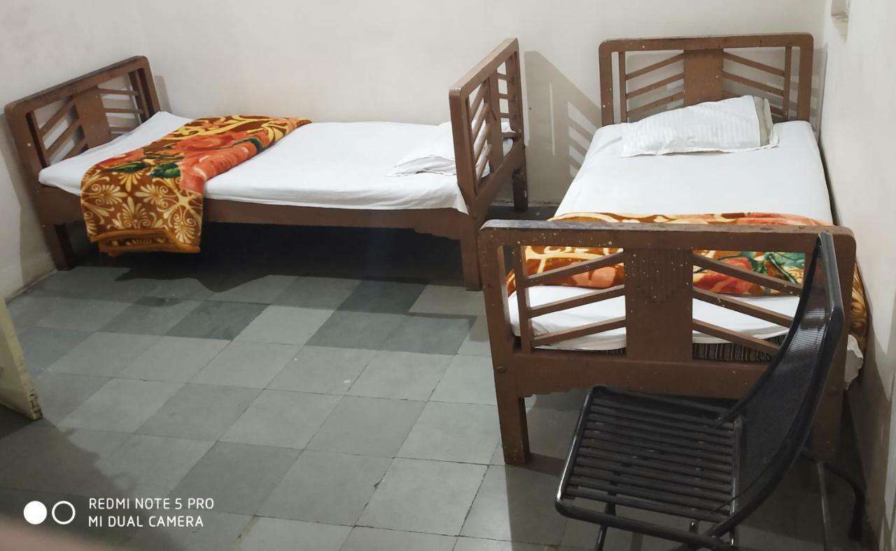 Hotel Uttam Nivas Ахмедабад Экстерьер фото